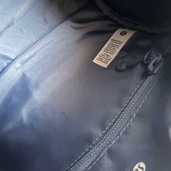 LULULEMON Knit Nylon Mini Barrel Duffle Bag 5L in Oasis Blue *RARE* NWT - Picture 12 of 16